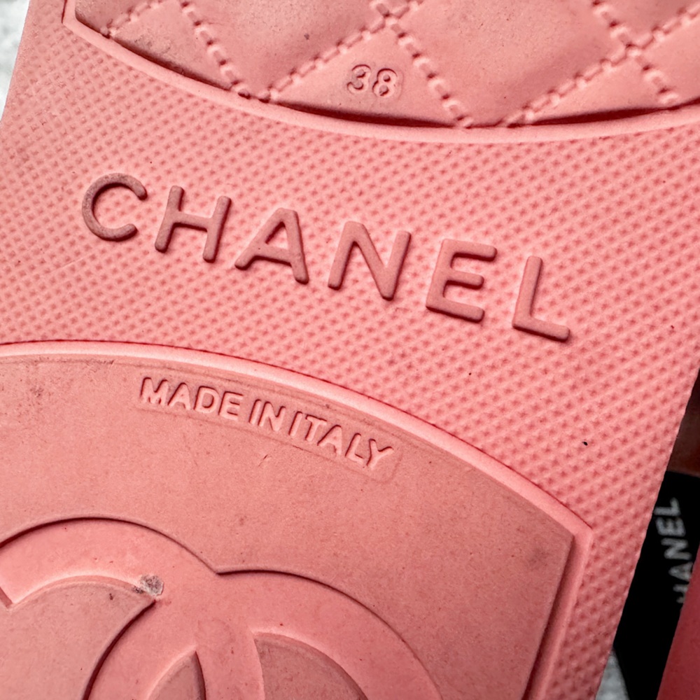 SOLD🌺Chanel rubber pool CC striped logo slides sandals pink coral 38 Spring 2018 - Picture 10 of 12